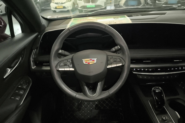 凯迪拉克XT4 2024款 28T 两驱豪华型中控内饰13