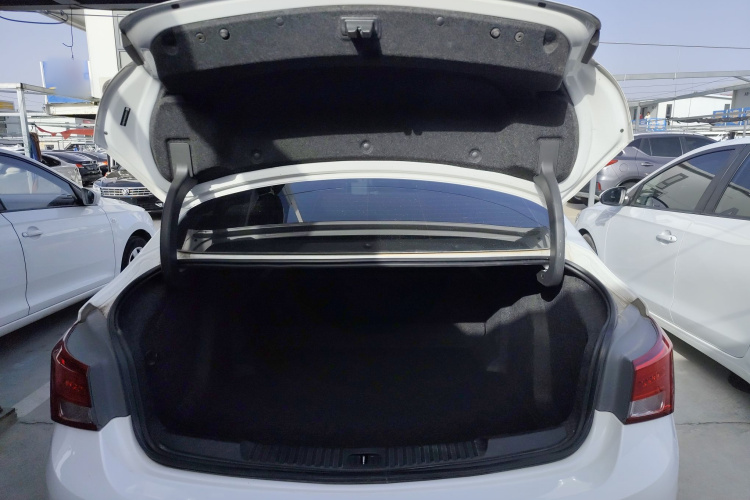 别克 威朗 2018款 三厢 15S 手动领先型机舱底盘23