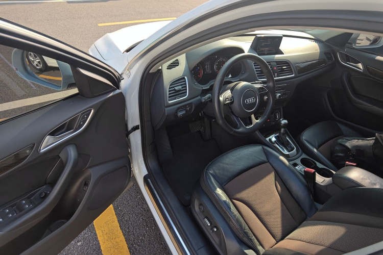 奥迪Q3 2018款 30周年年型 30 TFSI 时尚型中控内饰20