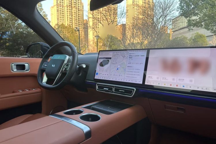理想汽车 理想L8 2025款 Max 智能焕新版中控内饰7002