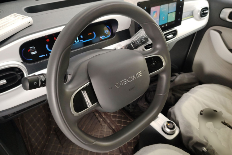 吉利银河 2025款 210km 熊猫骑士中控内饰13