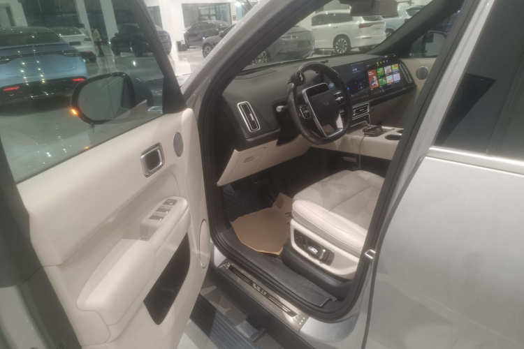 理想汽车 理想L9 2022款 Max中控内饰20