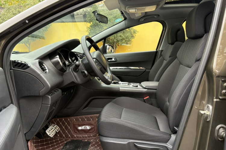 标致3008 2016款 1.6THP 自动经典版局部细节19