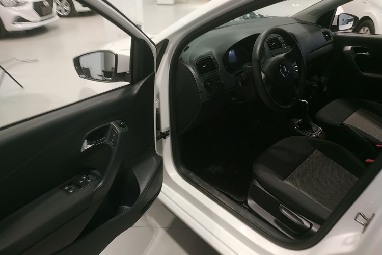 大众 Polo 2016款 1.4L 自动风尚型中控内饰7003