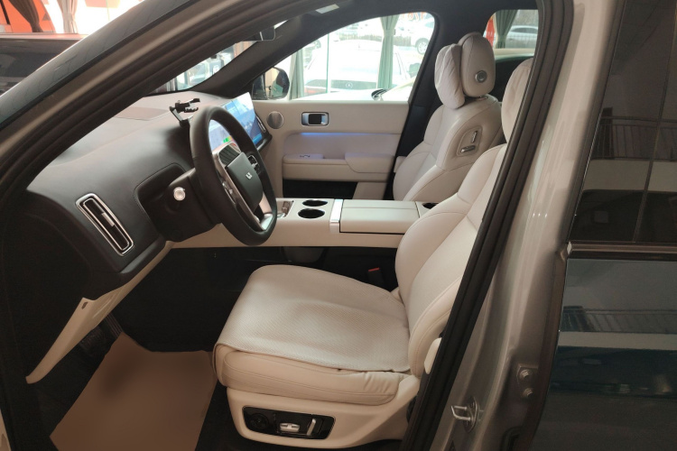 理想汽车 理想L9 2022款 Max中控内饰19