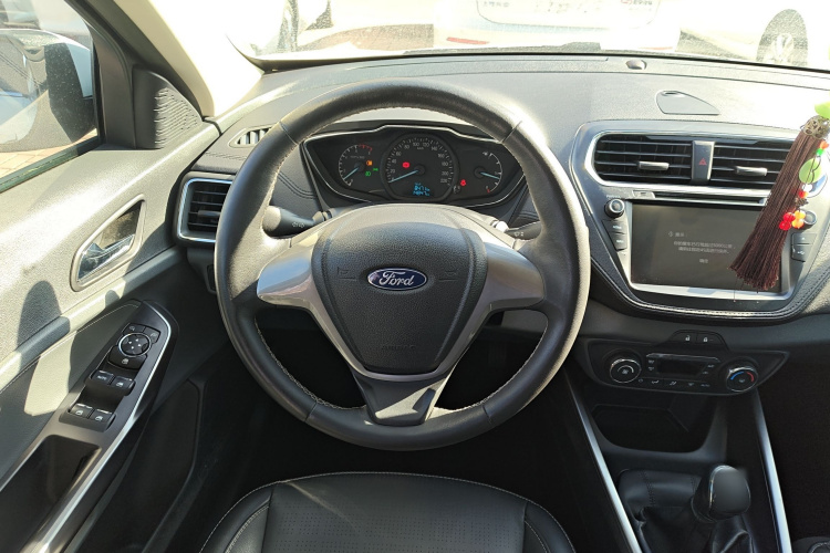 福特 福睿斯 2017款 幸福版 1.5L 手动时尚型中控内饰13