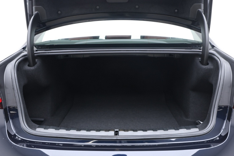 宝马3系 2025款 325i M运动套装中控内饰7006