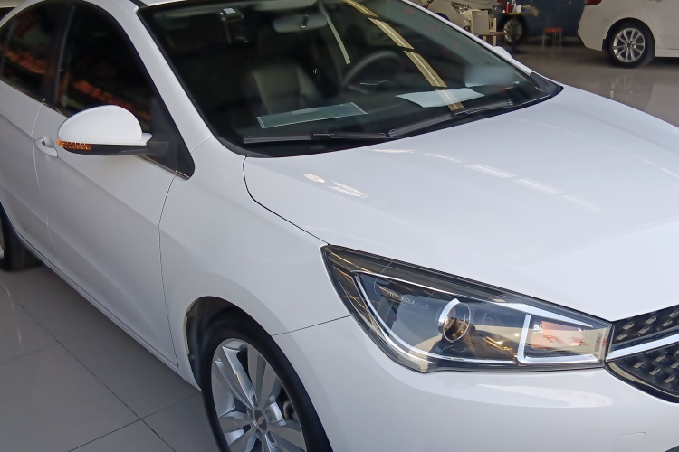 奇瑞 艾瑞泽5 2017款 1.5L 手动时尚版车身外观3