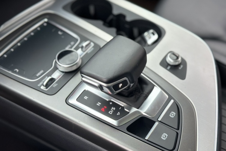 奥迪Q7 2016款 40 TFSI 舒适型中控内饰7007