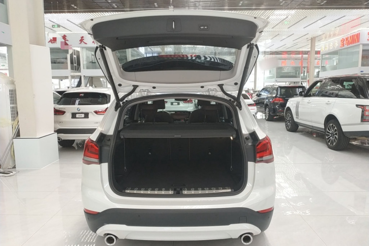 宝马X1 2022款 sDrive25Li 领先型机舱底盘23