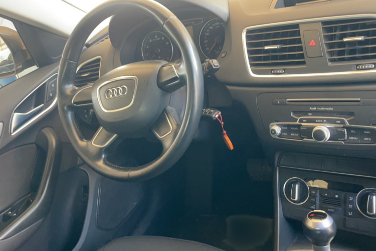 奥迪Q3 2018款 30周年年型 30 TFSI 标准型中控内饰12