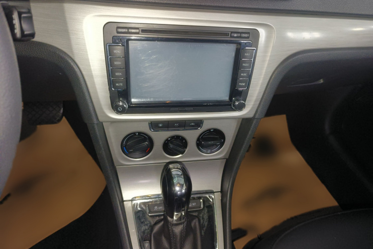 大众 朗逸 2013款 改款 1.4TSI DSG舒适版局部细节16