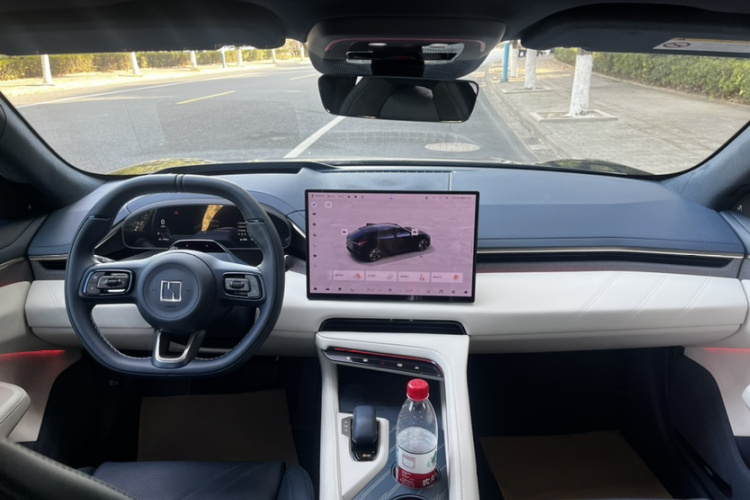 极氪001 2024款 WE版 100kWh 后驱中控内饰7006