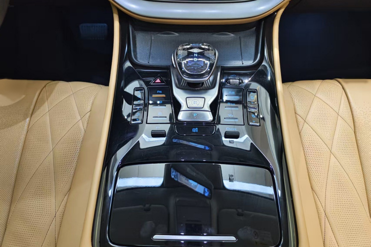 腾势D9 2024款 DM-i 980 四驱旗舰型局部细节18