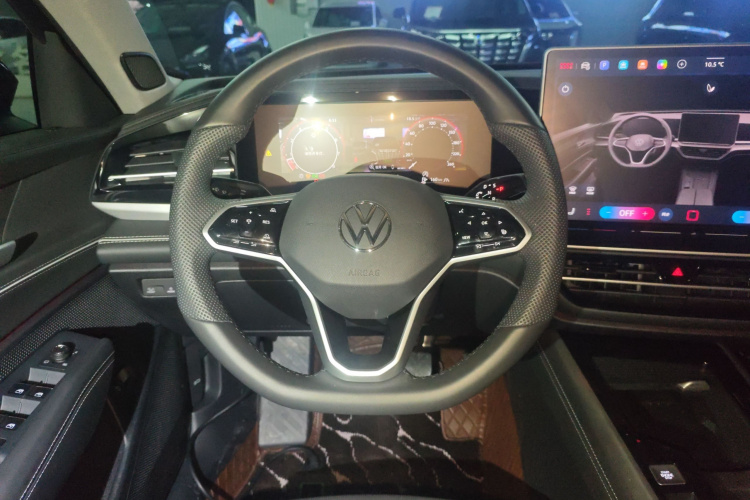 大众 帕萨特 2025款 Pro 380TSI 龙尊版中控内饰13