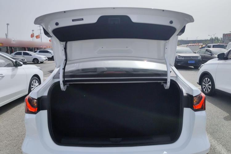 荣威i5 2023款 1.5L CVT豪华版中控内饰23