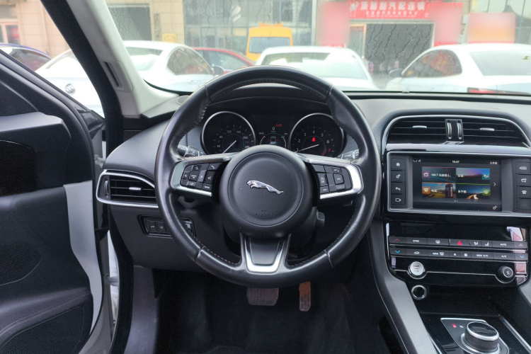 捷豹F-PACE 2018款 2.0T 两驱都市尊享版局部细节13
