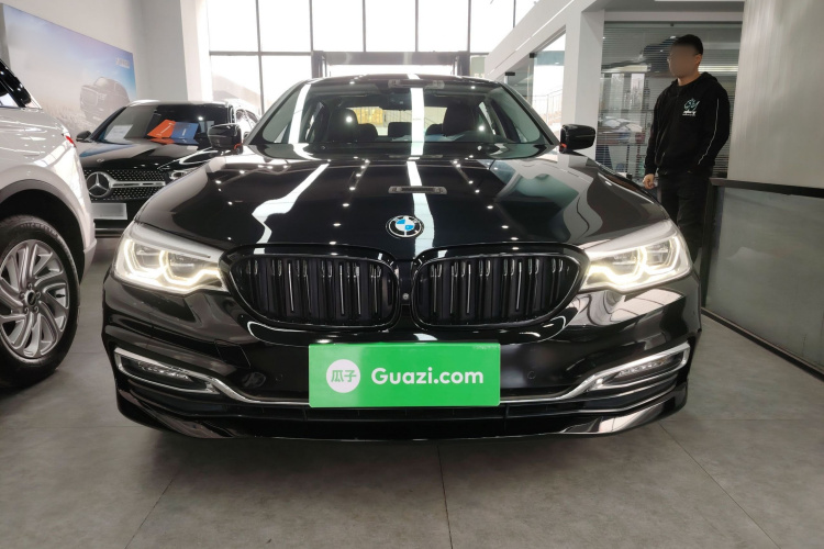 宝马5系 2018款 530Li 尊享型 豪华套装车身外观2