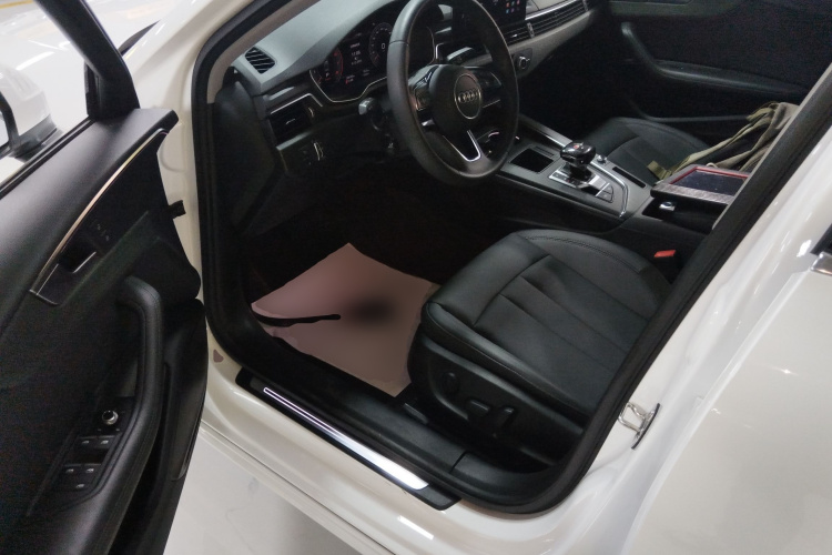 奥迪A4L 2022款 40 TFSI 时尚致雅型中控内饰7003