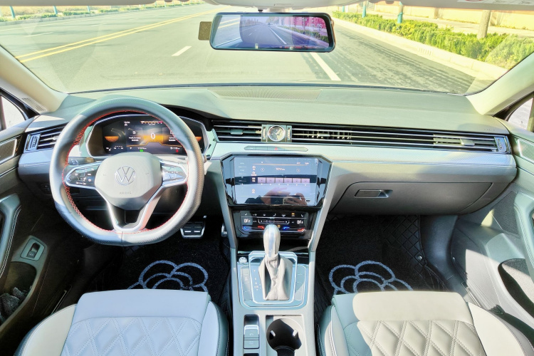 大众 迈腾 2023款 200万辆纪念版 330TSI DSG领先型中控内饰7002