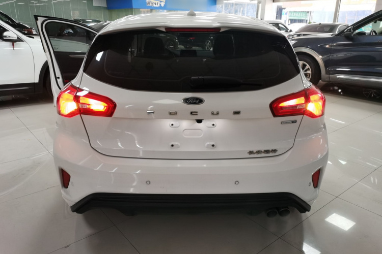 福特 福克斯 2020款 两厢 EcoBoost 180 自动锋潮型车身外观6