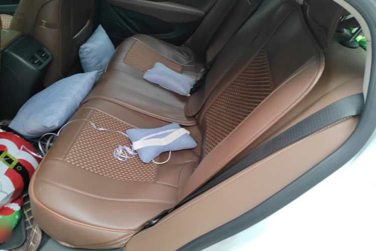 别克 君威 2017款 20T 豪华型中控内饰21