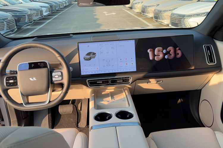 理想汽车 理想L6 2025款 Pro 智能焕新版中控内饰7005