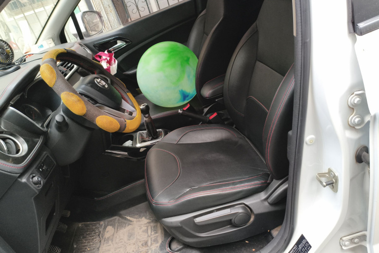 中华V3 2016款 1.5L 手动智能型中控内饰19