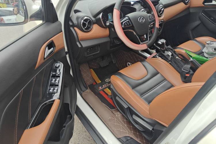 北京汽车 绅宝X35 2016款 1.5L 自动精英版中控内饰7003