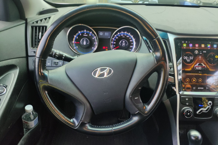 现代 索纳塔 2013款 2.0L 自动时尚版中控内饰13