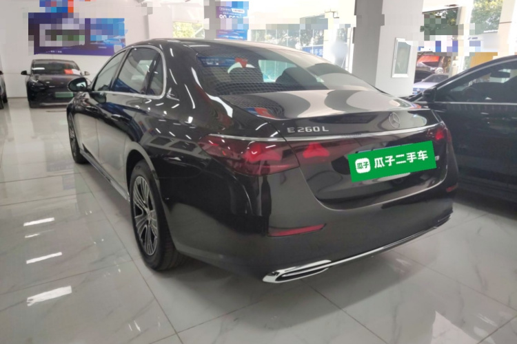 奔驰E级 2025款 改款 E 260 L车身外观4