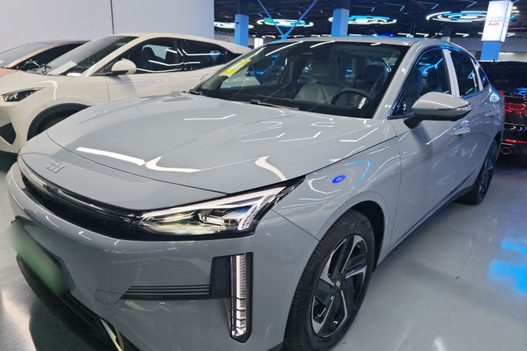 吉利银河 银河L6 2024款 125km PLUS 龙腾版车身外观1