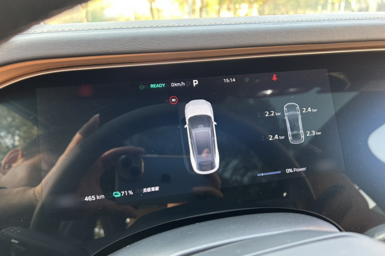 飞凡汽车 飞凡R7 2025款 长续版中控内饰7010