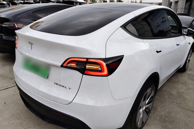 特斯拉 Model Y 2022款 改款 后轮驱动版车身外观7