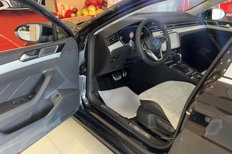 大众 迈腾 2023款 200万辆纪念版 280TSI DSG舒适型中控内饰7002