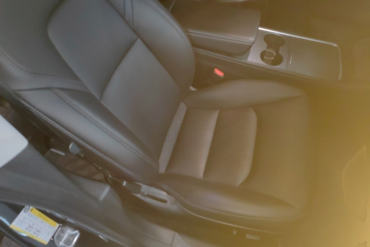 特斯拉 Model 3 2022款 后轮驱动版局部细节41