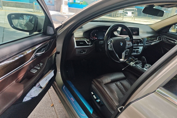 宝马7系 2019款 730Li 豪华套装中控内饰7003