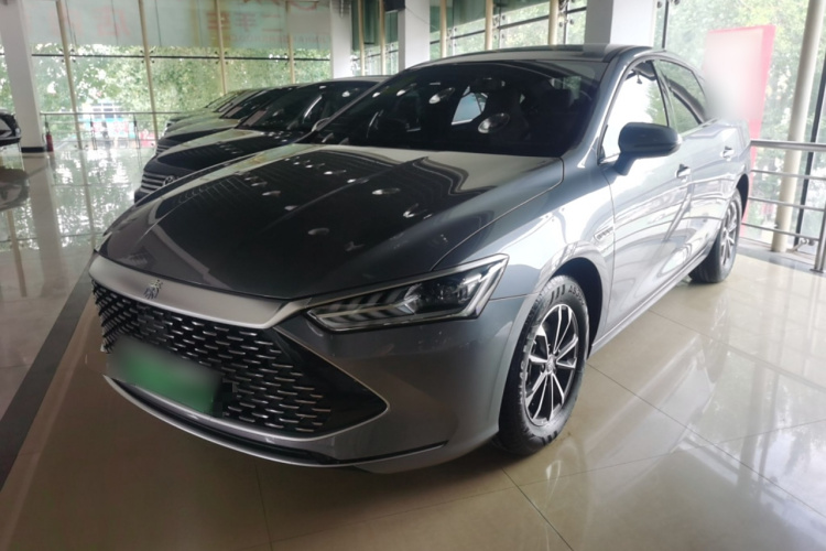 比亚迪 秦PLUS 2024款 荣耀版 DM-i 55KM领先型车身外观1