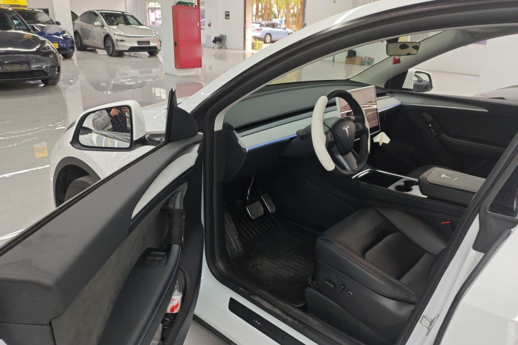 特斯拉 Model Y 2024款 后轮驱动版中控内饰7003