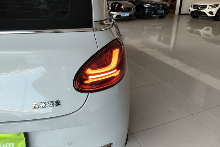 五菱汽车 五菱缤果 2023款 333km 灵犀互联款车身外观9