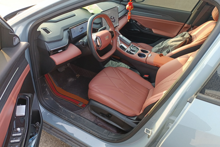 吉利银河 银河L6 2025款 EM-i 140km 探索+版中控内饰20