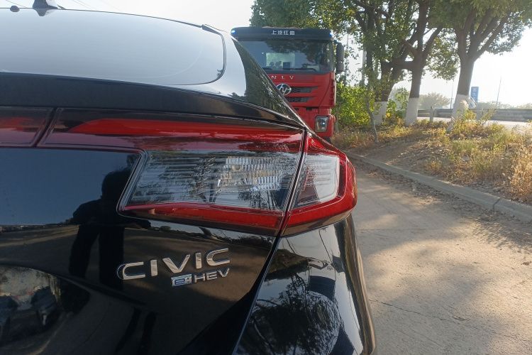 本田 思域 2023款 HATCHBACK 2.0L e:HEV 极曜版车身外观9