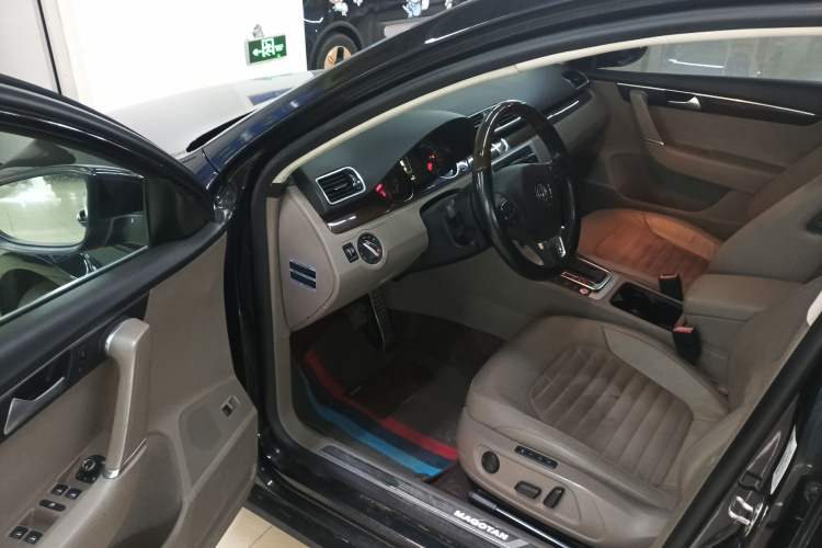 大众 迈腾 2015款 1.8TSI 尊贵型中控内饰20