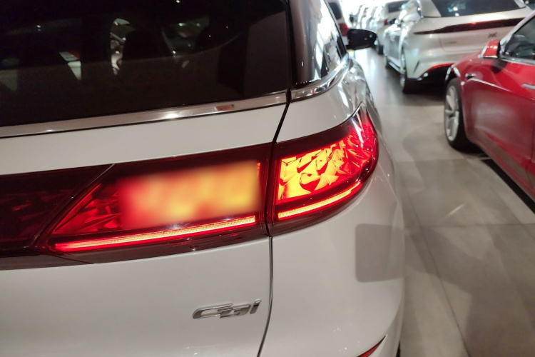 小鹏G3 2022款 G3i 460N+车身外观9