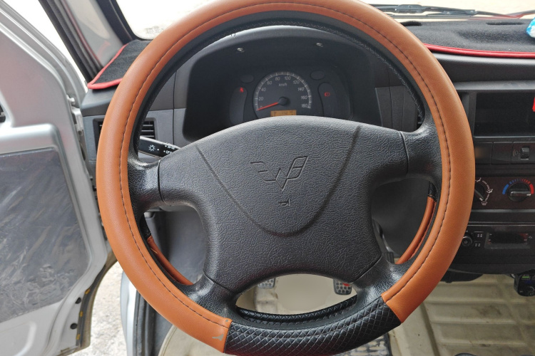 五菱汽车 五菱之光 2015款 1.2L 标准型LSI中控内饰13