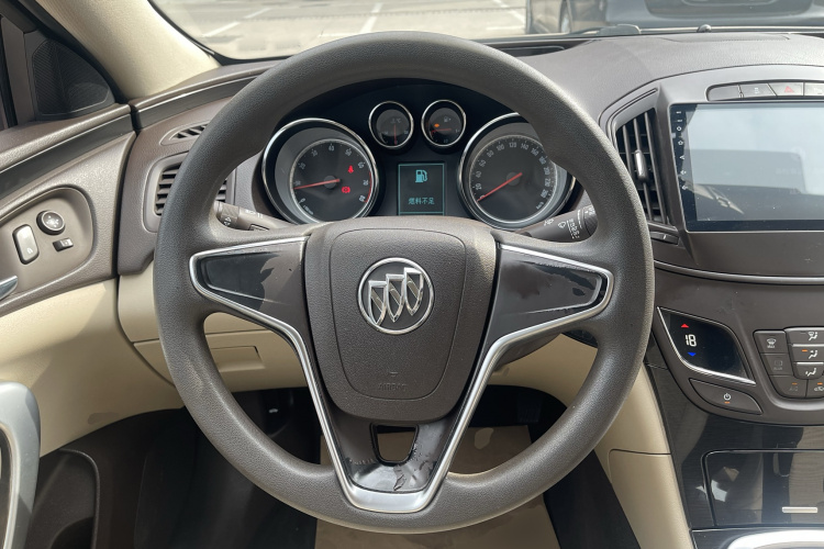 别克 君威 2015款 2.0L 领先时尚型中控内饰13