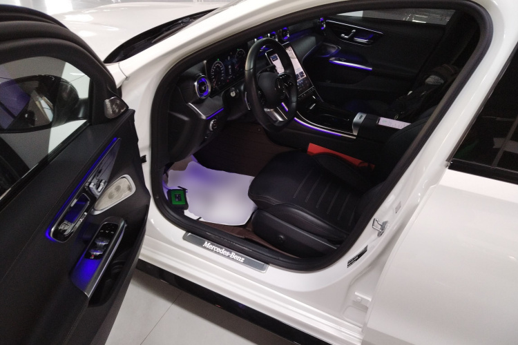 奔驰C级 2022款 C 260 L 皓夜运动版中控内饰20