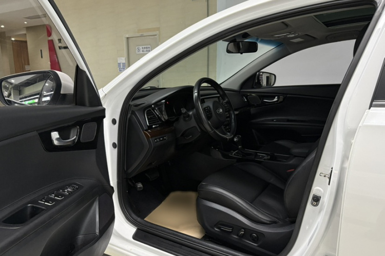 起亚K4 2014款 1.8L 自动DLX中控内饰7014