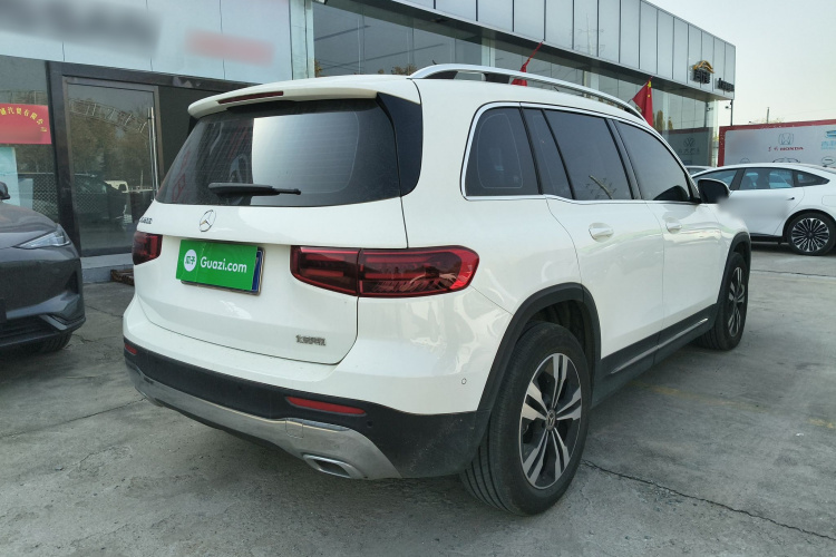 奔驰GLB 2024款 GLB 200 动感型车身外观7