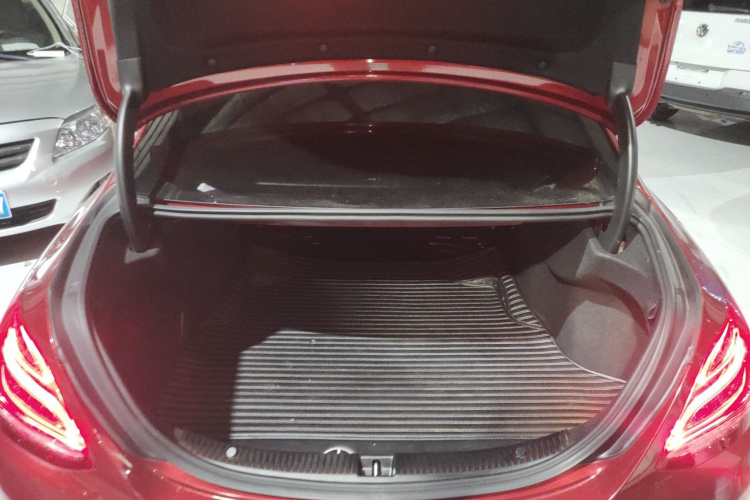 奔驰C级 2018款 C 200 运动版局部细节23